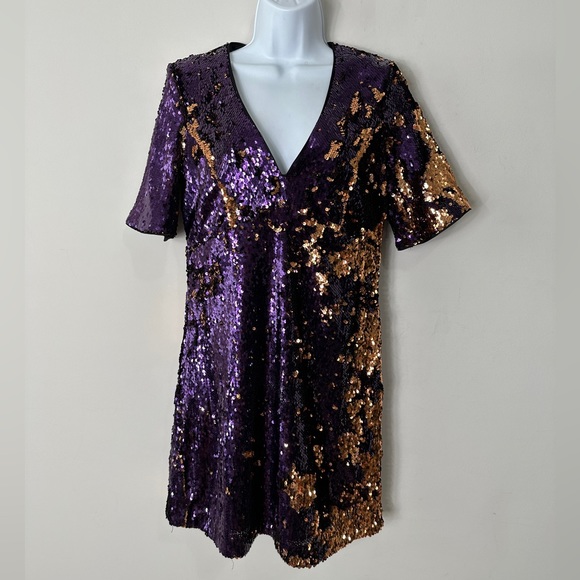 Bardot Short Sleeve Sequin Dress V-neckline Size 6 - Picture 4 of 10